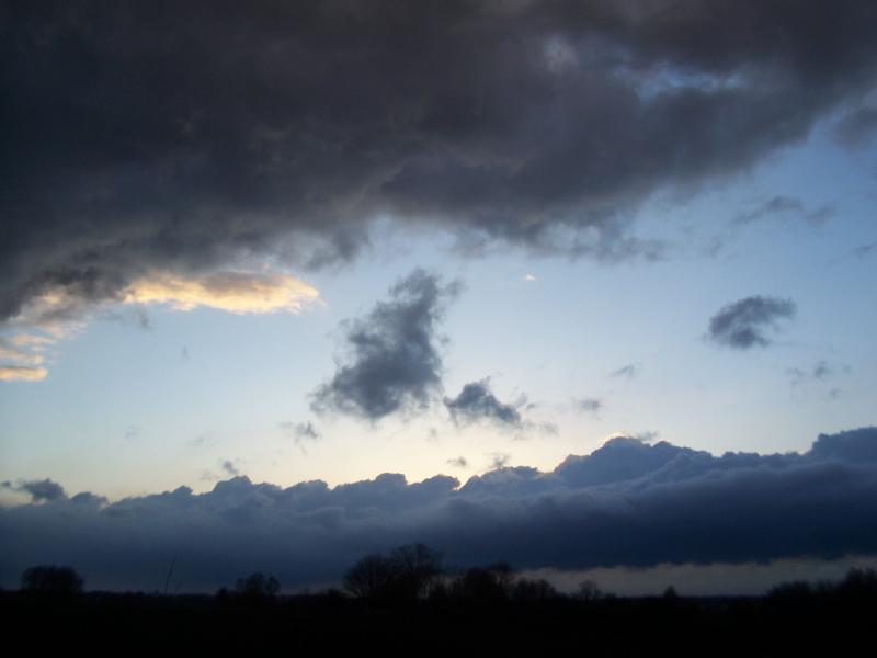 Dreigende wolken boven Goch (Foto: qltel)