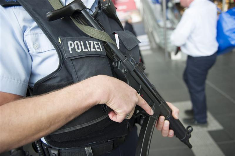 Honderden agenten bij inval Duits bordeel
