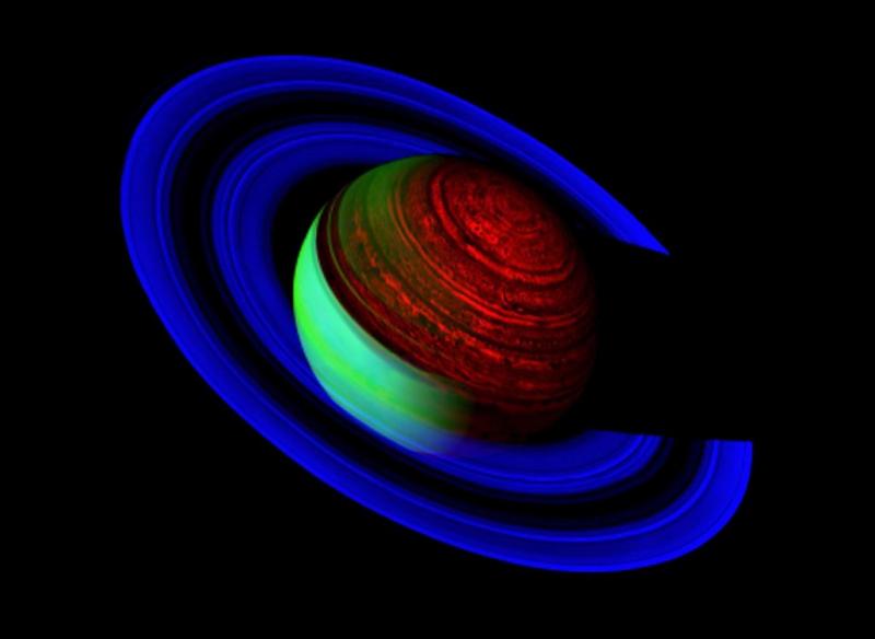 Satelliet vangt sterrenstof bij Saturnus