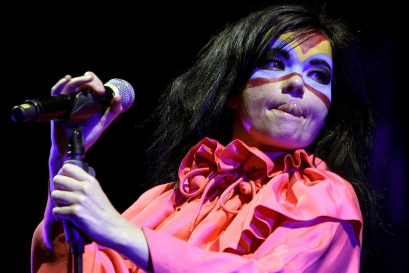 'Björk met masker op uit eten'