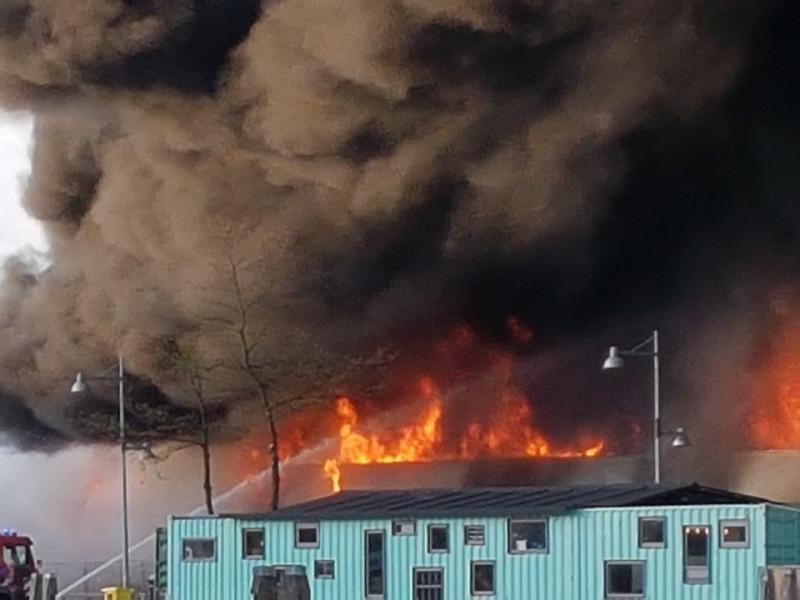 Brand aan Noorderkade in Alkmaar (Foto: Patries de Jong)