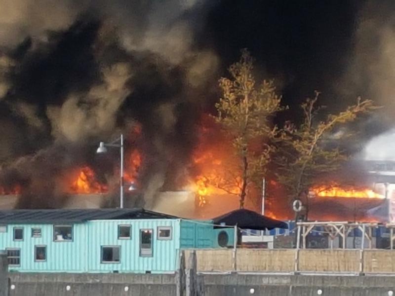 Brand aan Noorderkade in Alkmaar (Foto: Patries de Jong)