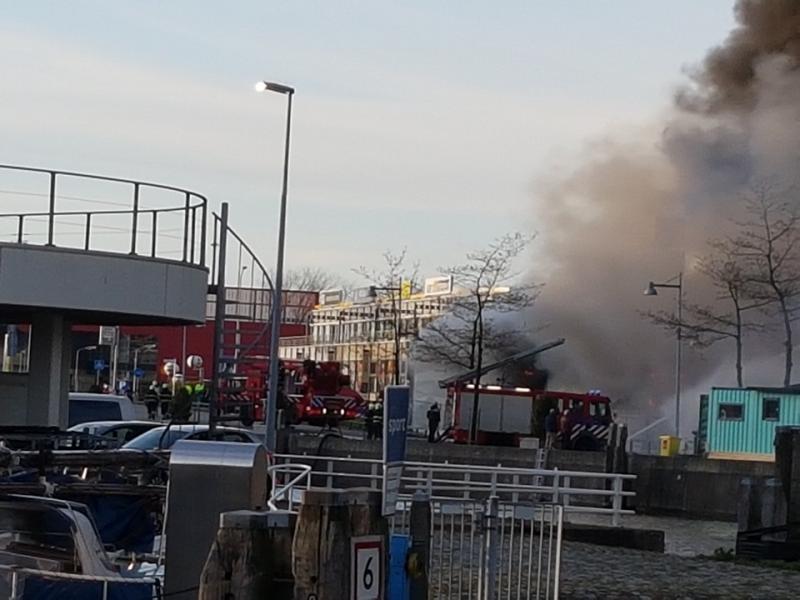 Brand aan Noorderkade in Alkmaar (Foto: Patries de Jong)