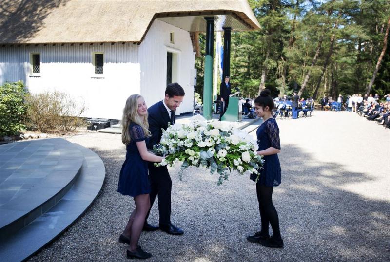 Rutte: herdenken om verleden levend te houden