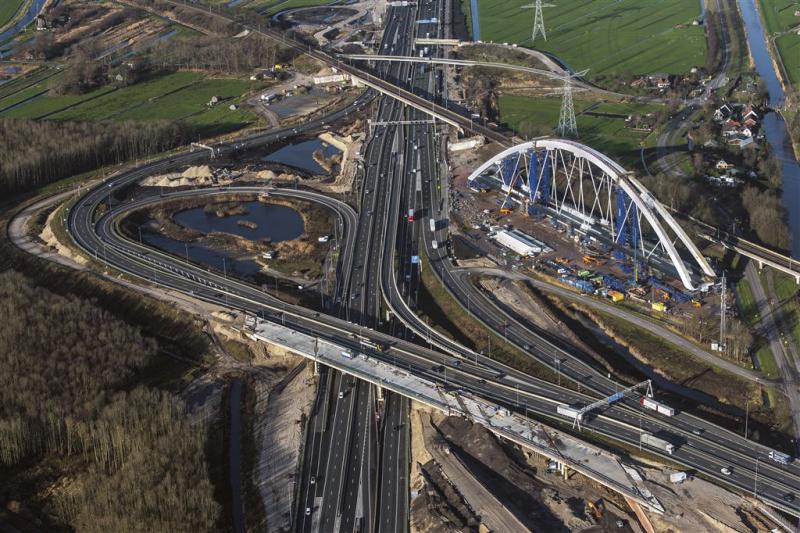 A1 dicht voor plaatsen spoorbrug Muiderberg