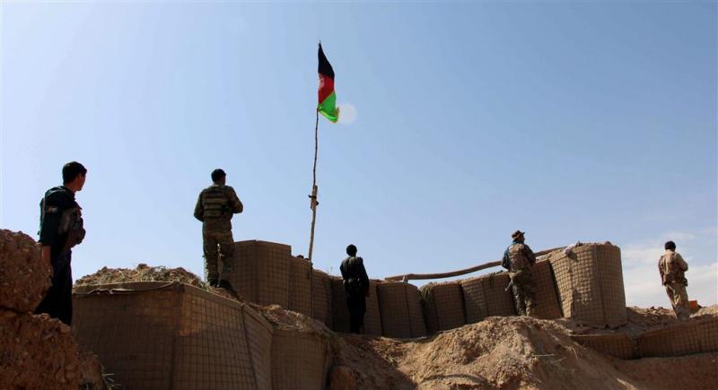 Geüniformeerde Afghanen doden NAVO-militairen