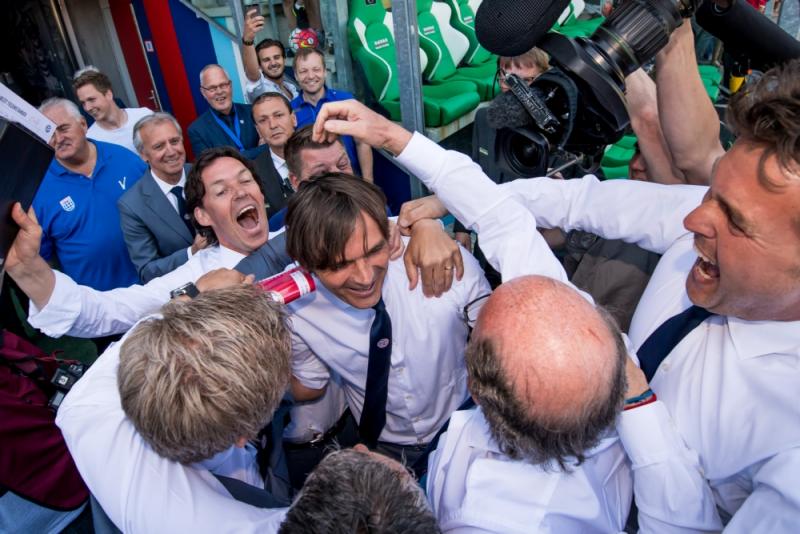 PSV-trainer Philip Cocu viert de 23e landstitel (Pro Shots/Ronald Bonestroo)