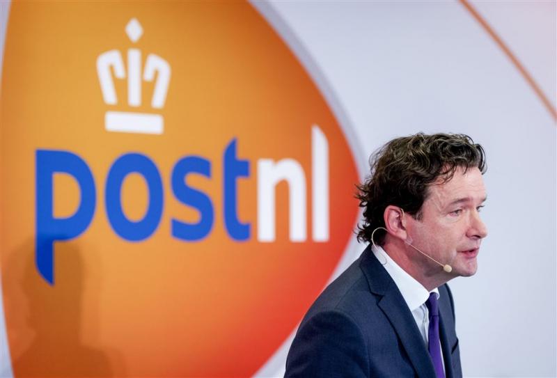 Pakketten en postzegels stuwen omzet PostNL