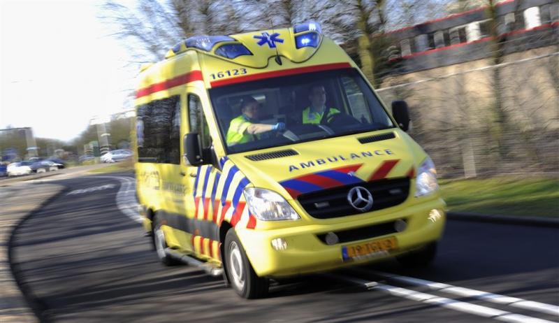 Twee doden bij aanrijding bus met auto 