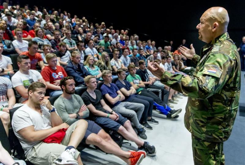 Honderden militairen voor de klas