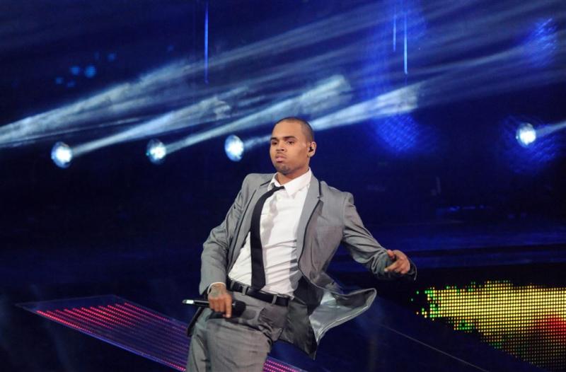 Blowende Chris Brown uit privéjet gezet