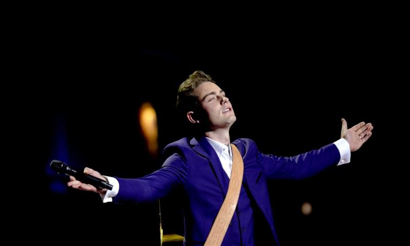 Douwe scoort eindelijk met songfestivallied