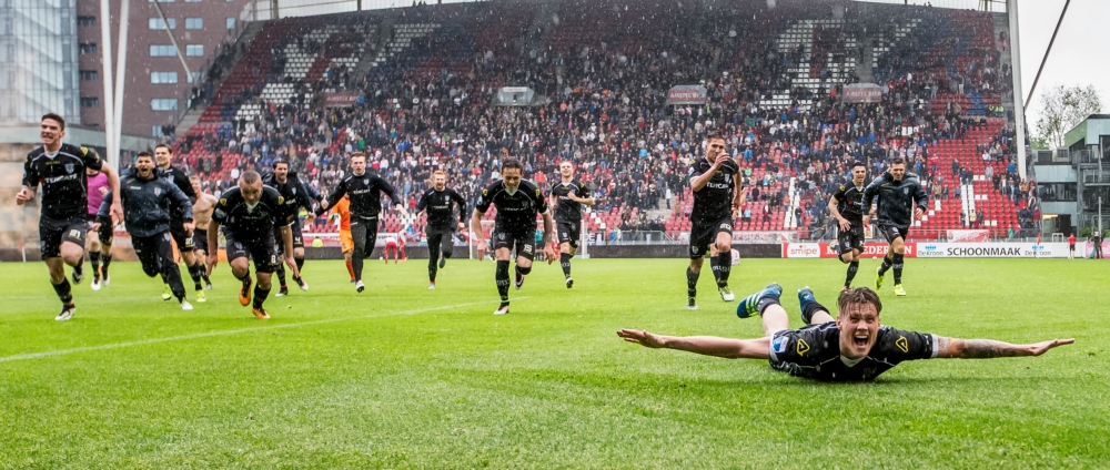 De spelers van Heracles vierden feest (Pro Shots / Kay Int Veen)