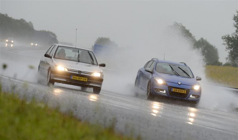 Wateroverlast A35 hindert verkeer