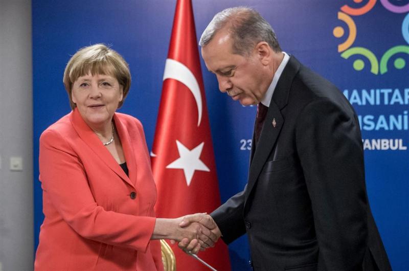 Merkel: per 1 juli geen visumvrijheid Turken