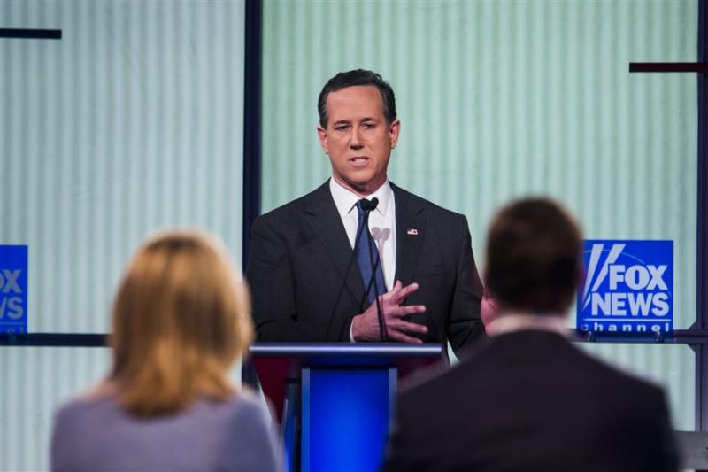 Santorum schaart zich achter Trump