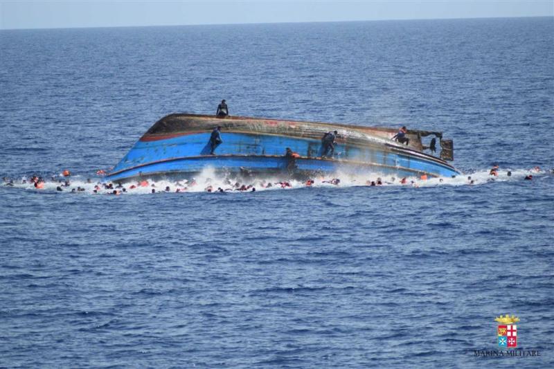 Weer vluchtelingenboot ten onder bij Libië