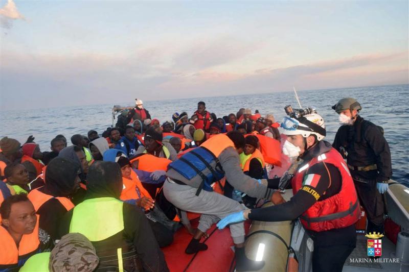 Geredde vluchtelingen: nog een schip gezonken