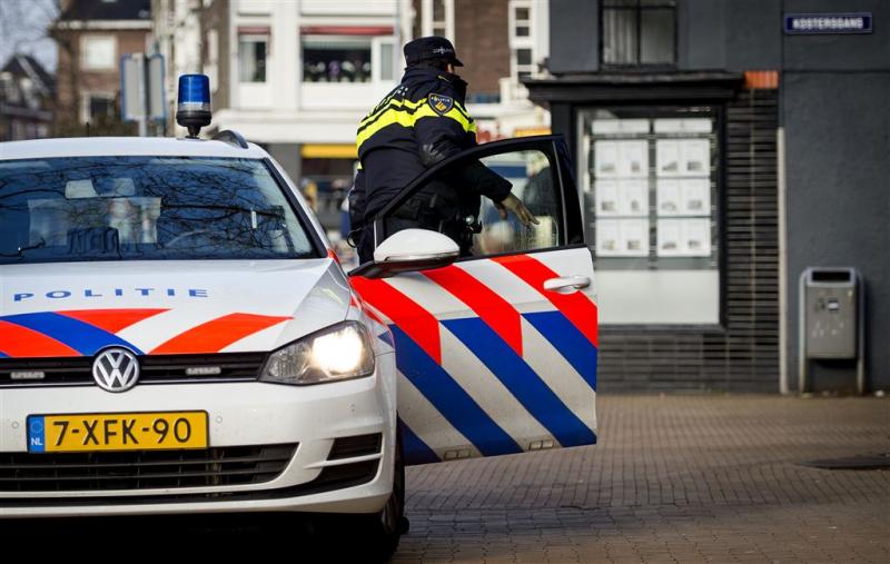 Agenten over de kop tijdens spoedrit