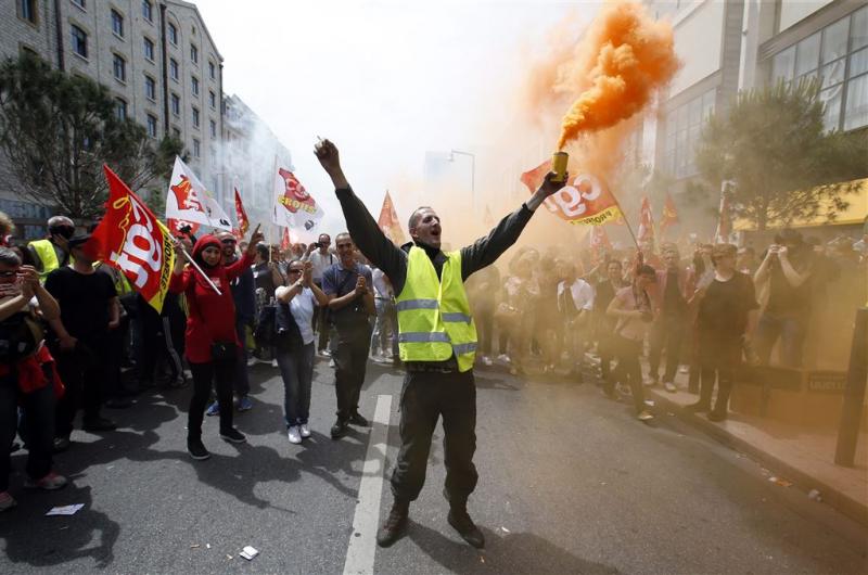 Franse premier: niet zwichten door protesten