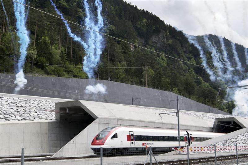 Zwitsers openen 'tunnel voor Europa'