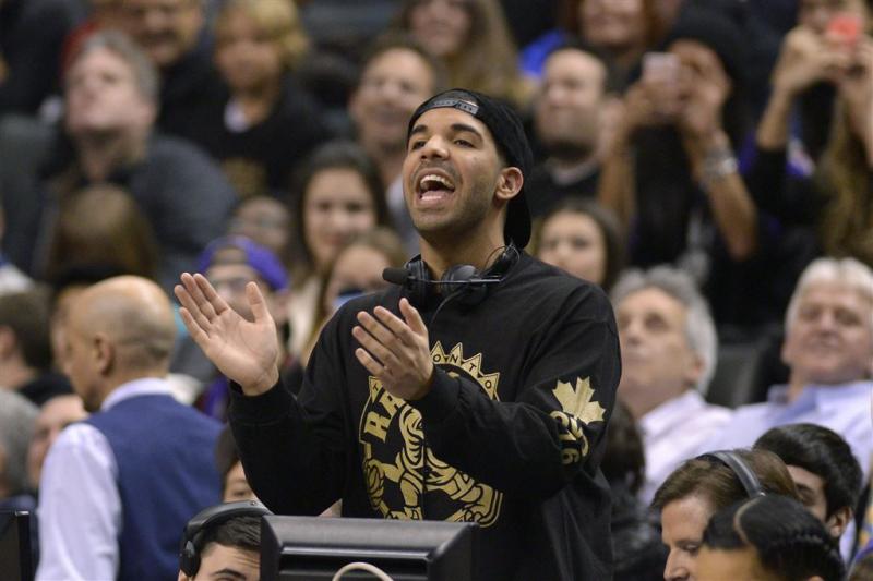 Drake blijft fier aan kop in Singles Top 100
