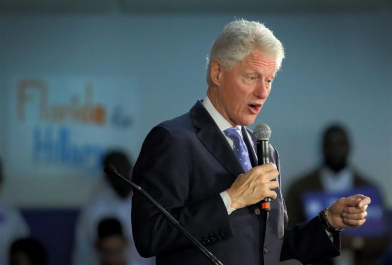 Bill Clinton spreekt op uitvaart Ali