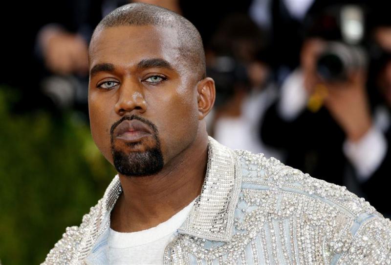 Surprise-optreden Kanye West leidt tot chaos