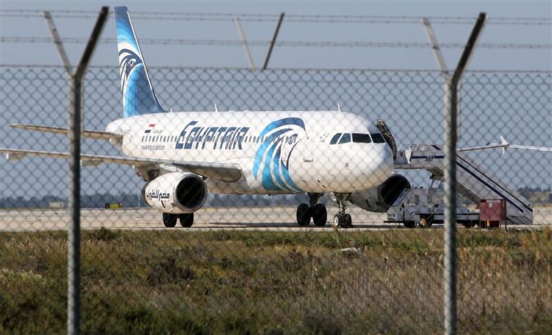 Noodlanding toestel EgyptAir na bomdreiging