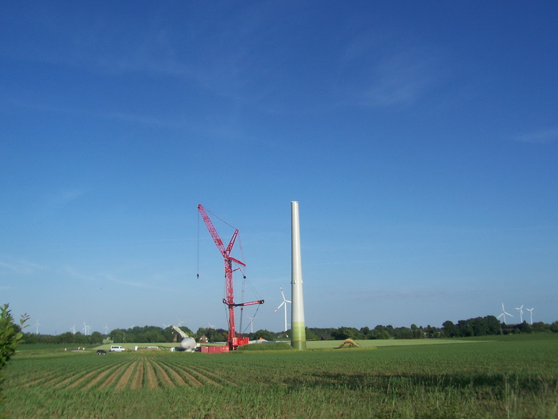 Bouw van een windmolen (Foto: qltel)