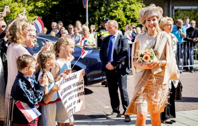 Koningin spreekt gedupeerden gasexplosie