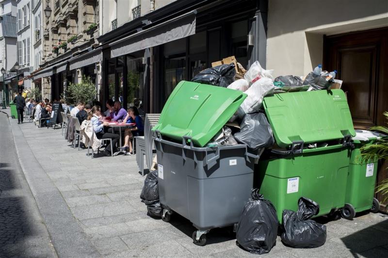 Parijs laat privébedrijven vuilnis ophalen