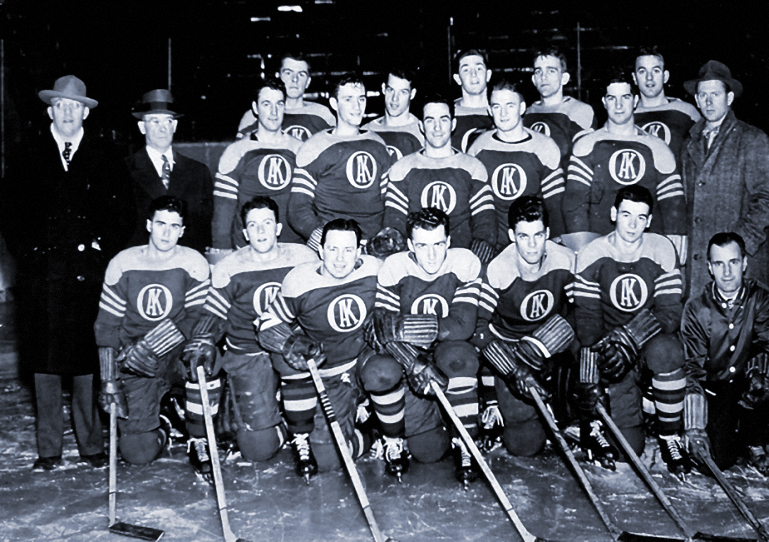 De Omaha Knights in 1945-1946, met Howe als tweede van links op de achterste rij (Foto: WikiCommons/Omaha Knights)