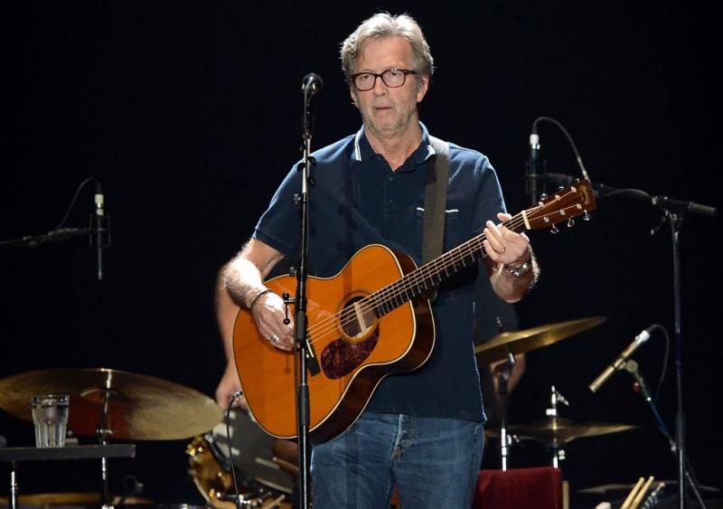 Eric Clapton heeft moeite met gitaar spelen