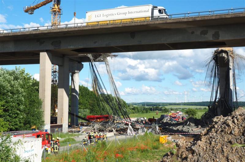 Doden door instorten deel brug Duitsland 