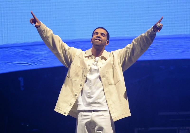 Drake blijft nummer 1 van singleslijst