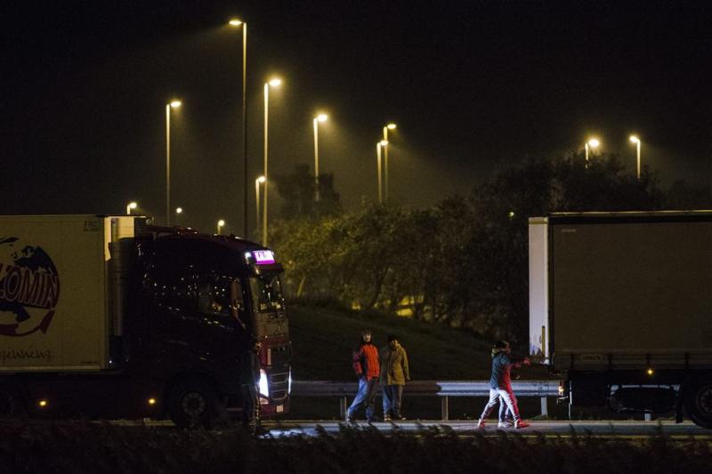 Opstootje tussen politie en migranten Calais