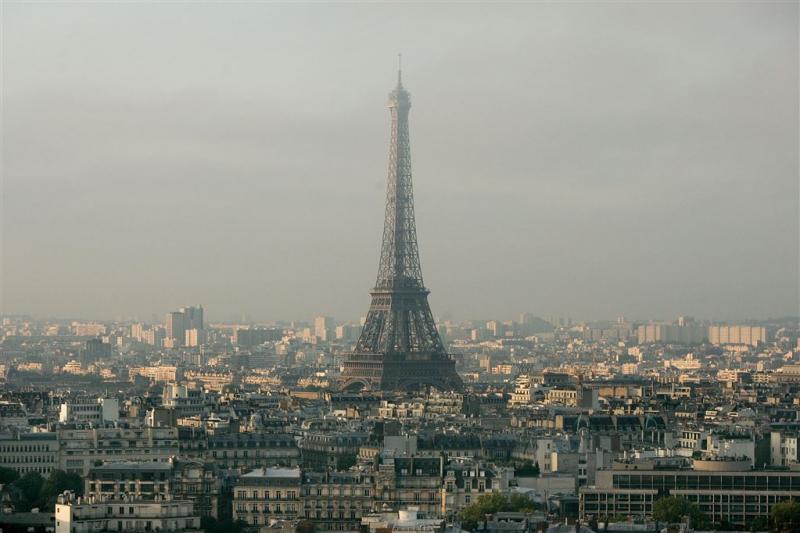 Betogingen houden Eiffeltoren gesloten