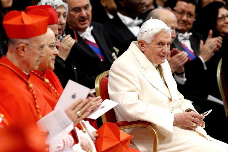 Benedictus 'schakelde homolobby Vaticaan uit'