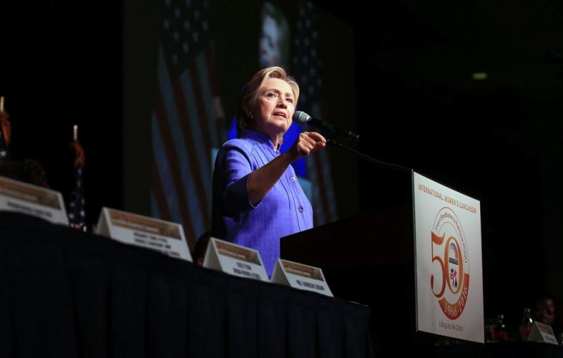 FBI ondervraagt Hillary Clinton over e-mails