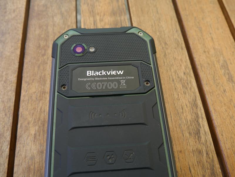Blackview BV6000 acher klepje 1