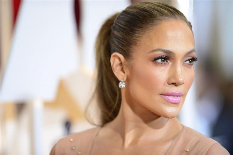 Jennifer Lopez zingt voor hulp Orlando