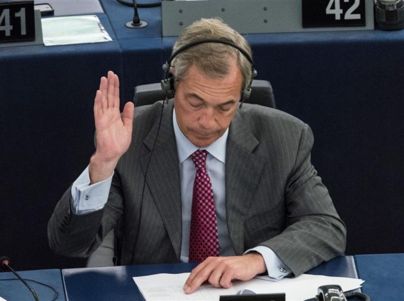 Farage blijft in Europees Parlement