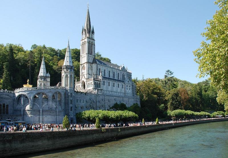 De basilique van Lourdes (Foto: WikiCommons)