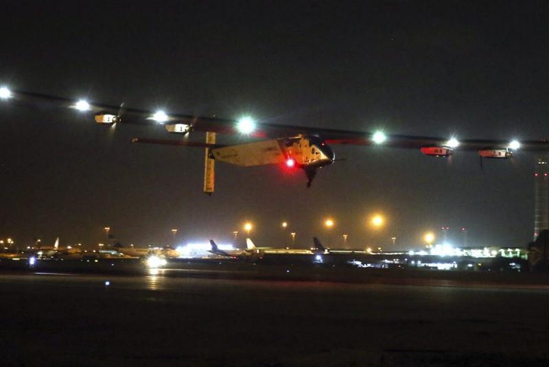 Solar Impulse landt na reis rond de wereld