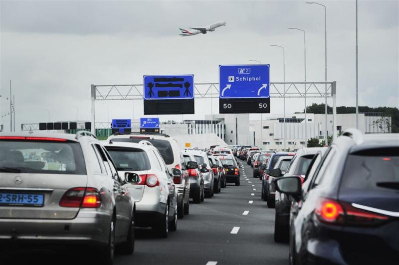 'Stap niet voortijdig uit auto bij Schiphol'
