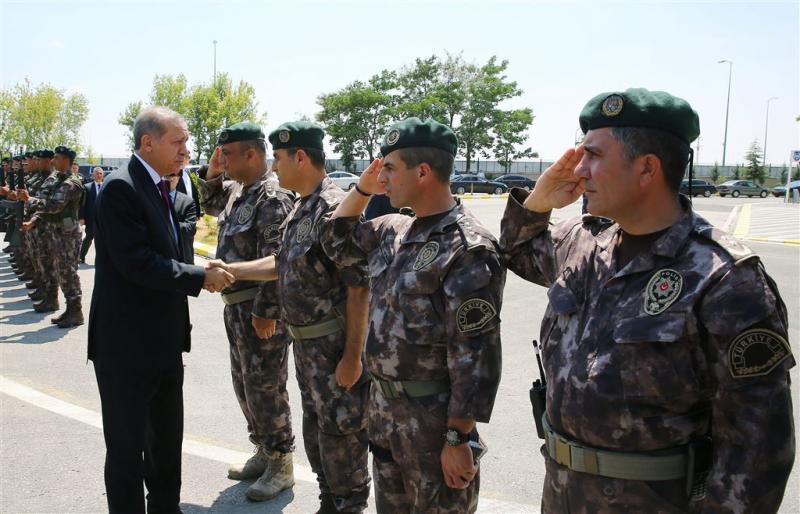 Turkije ontslaat bijna 1400 militairen
