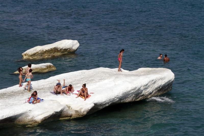 Betalen met polsbandje aan strand Cyprus