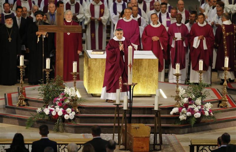 Emotioneel afscheid vermoorde priester Hamel