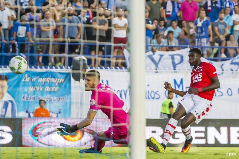 AZ speler Derrick Luckassen scoort hier de 1-2 (Pro Shots / Ed van de Pol)